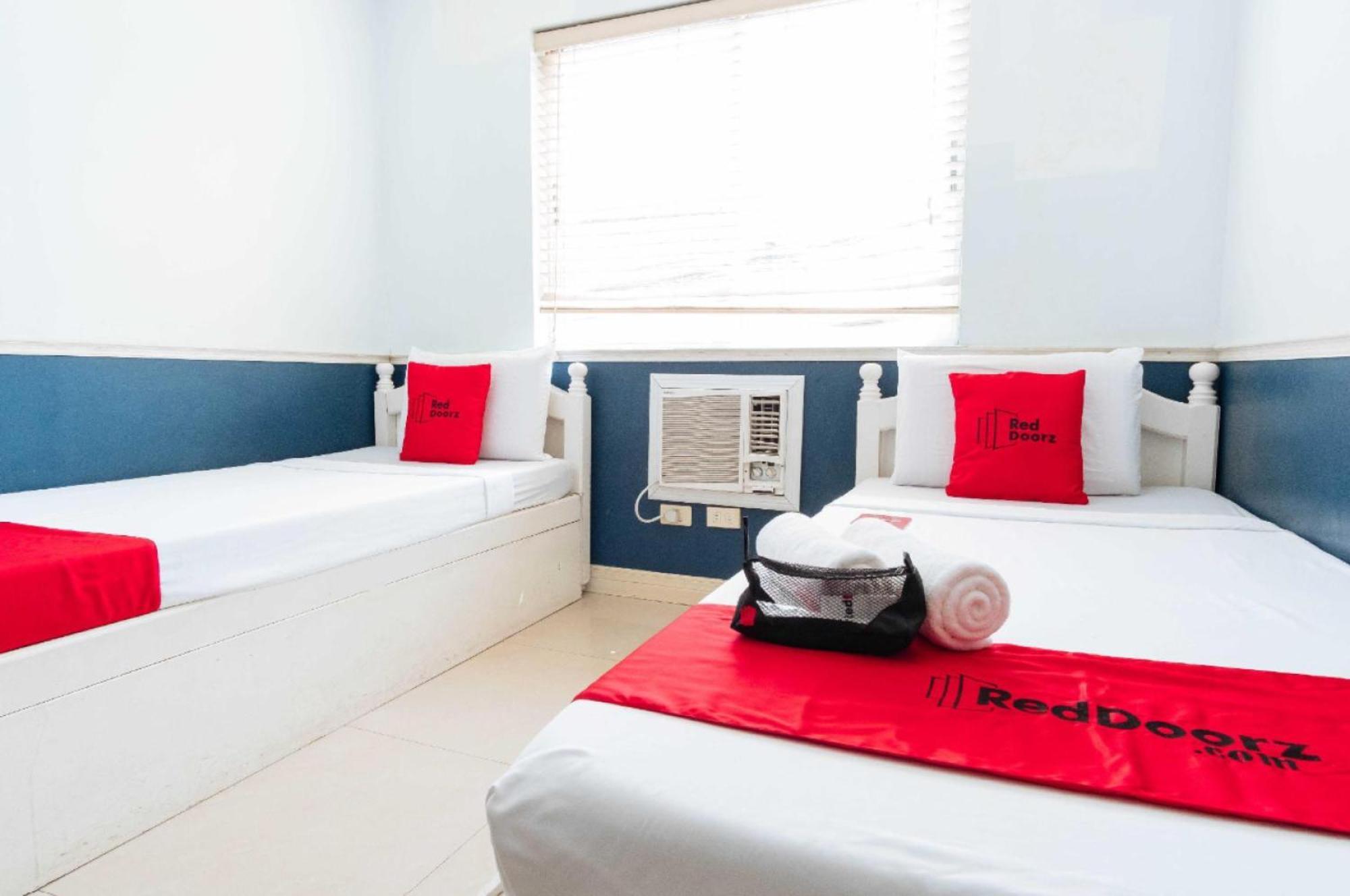 RedDoorz @ Bonifacio St Cebu Hotel Buitenkant foto